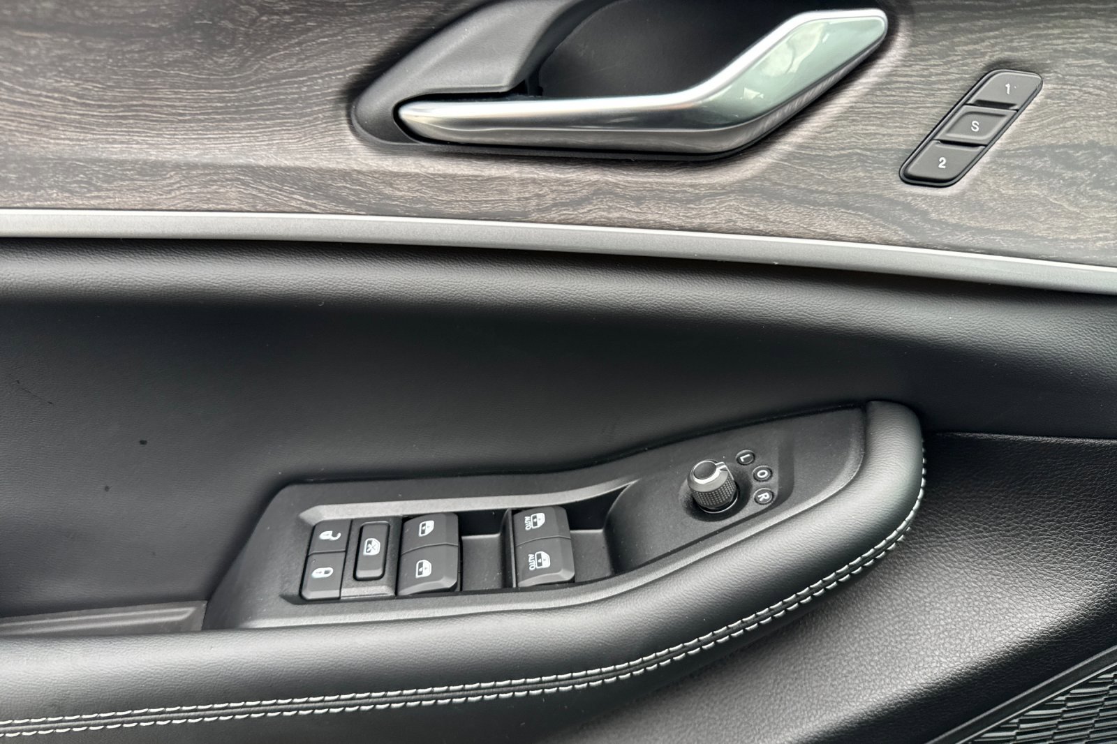 New 2025 Jeep Grand Cherokee Limited w/ Trailer Tow Package image 9