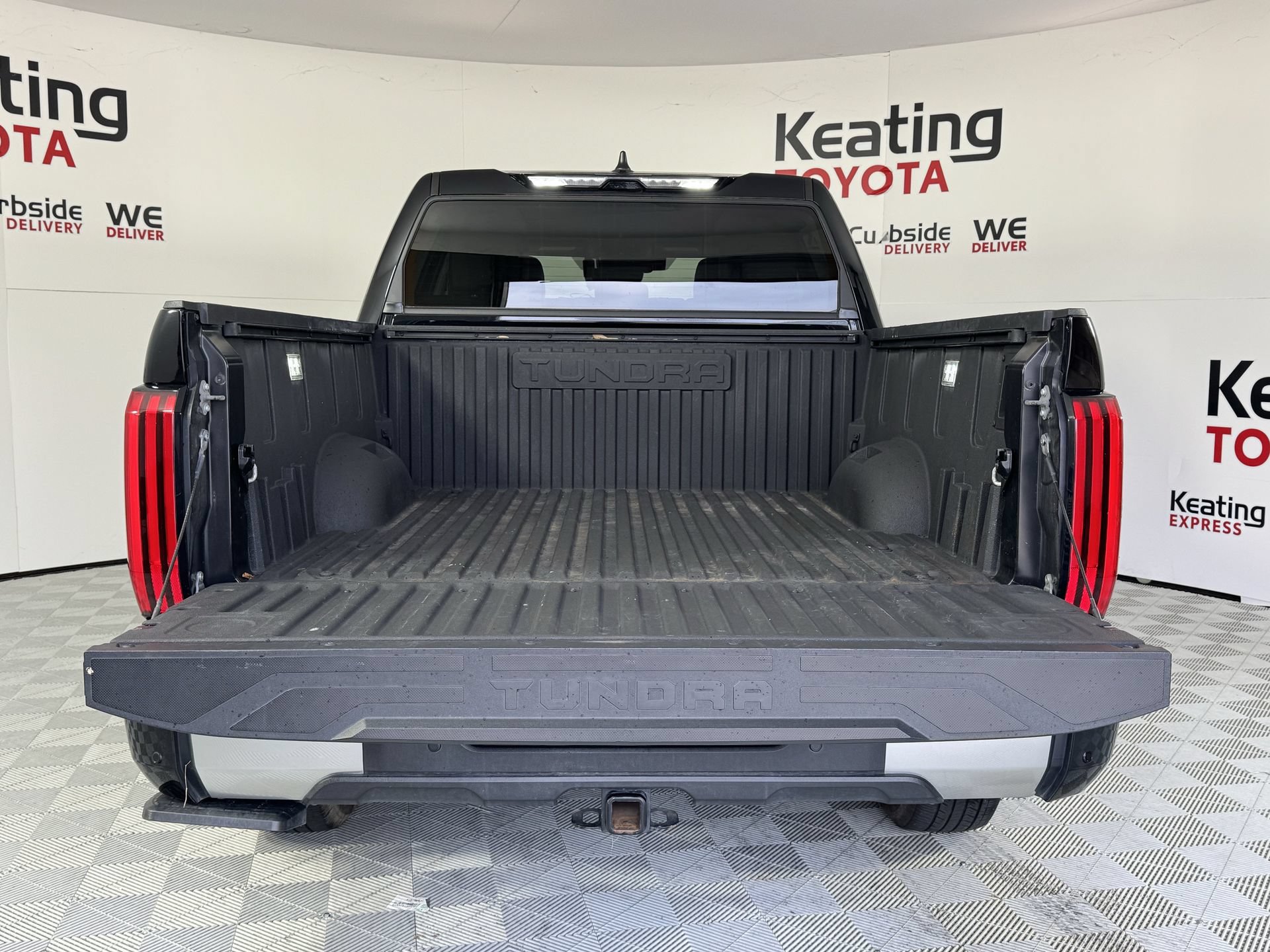 Used 2024 Toyota Tundra Limited w/ Power Package AWD/4WD image 17