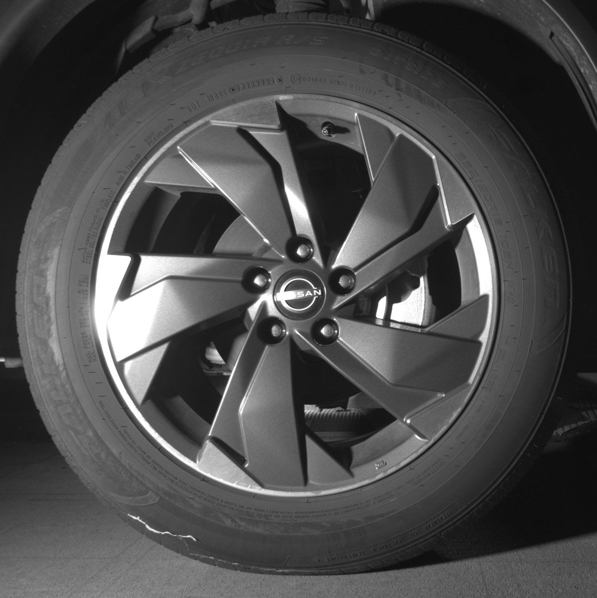 Used 2025 Nissan Rogue SV FWD image 13