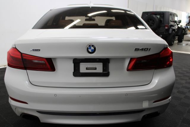 Used 2018 BMW 540i xDrive w/ Premium Package image 9