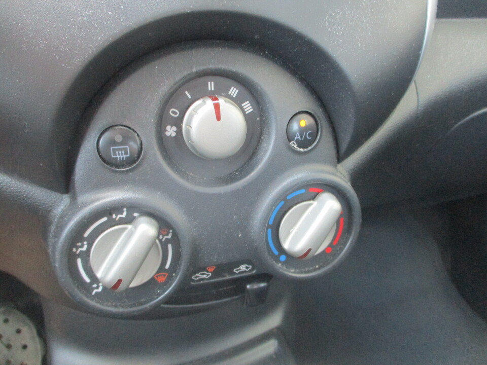 Used 2013 Nissan Versa SV w/ Convenience Pkg FWD image 29