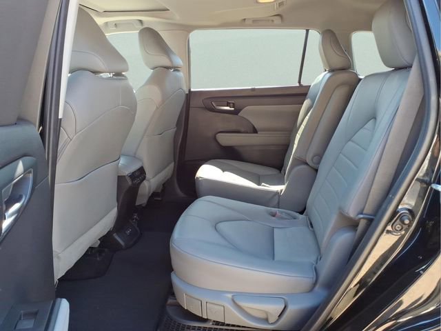 Used 2023 Toyota Highlander XLE image 23