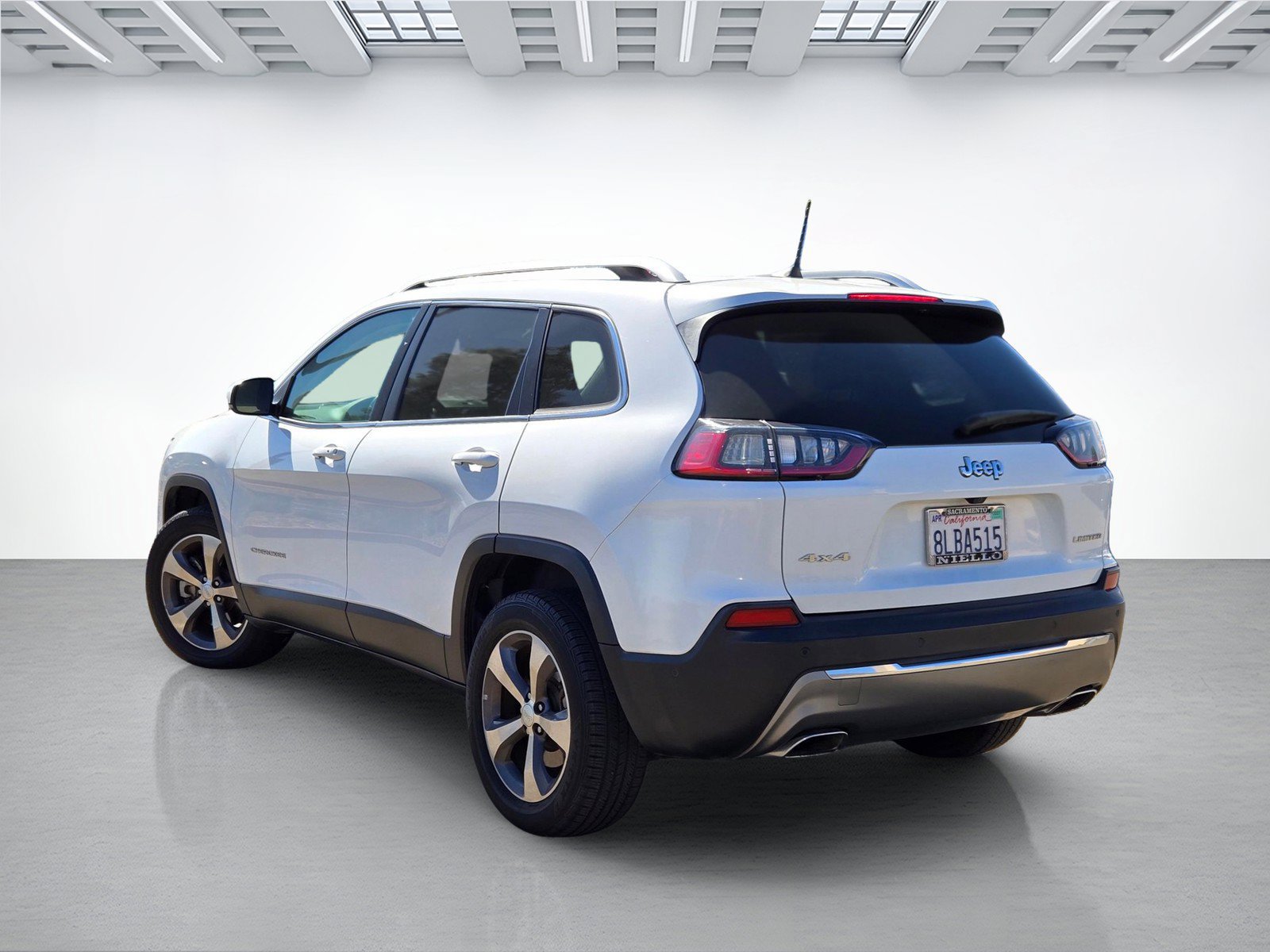Used 2019 Jeep Cherokee Limited w/ Luxury Group AWD/4WD image 6