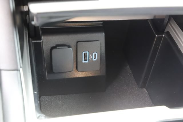 Used 2023 Ford Explorer XLT AWD/4WD image 29