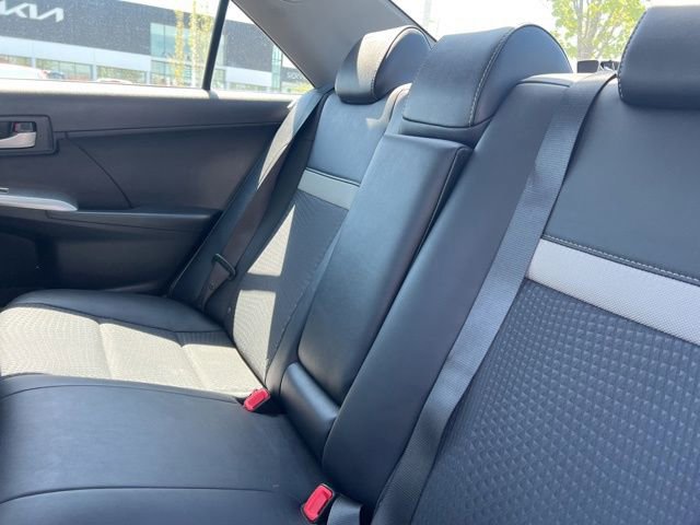 Used 2014 Toyota Camry SE w/ Moonroof Package FWD image 28