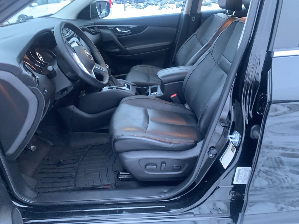 Used 2018 Nissan Rogue Sport SL w/ SL Premium Package image 12