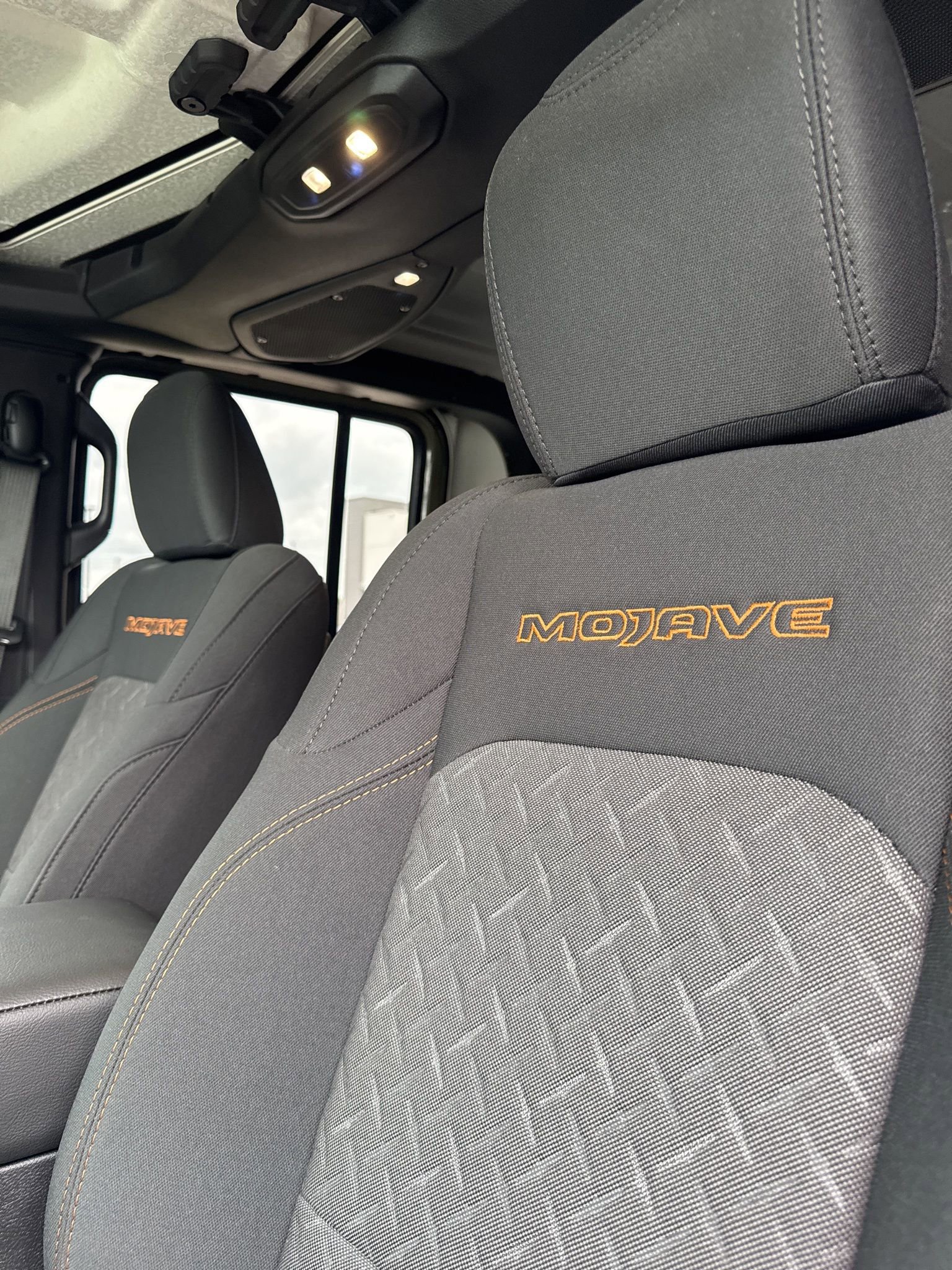 Used 2025 Jeep Gladiator Mojave w/ Safety Group image 8