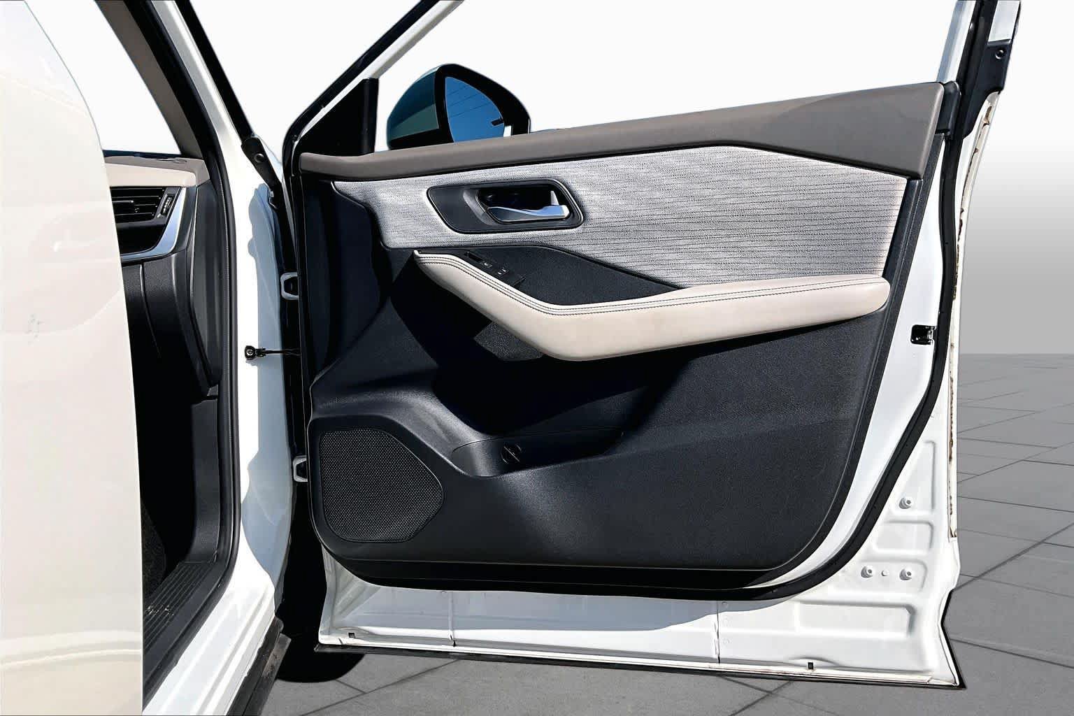 Certified 2023 Nissan Rogue SV FWD image 22