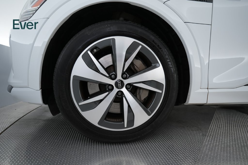 Used 2024 Audi Q8 e-tron Premium AWD/4WD image 19