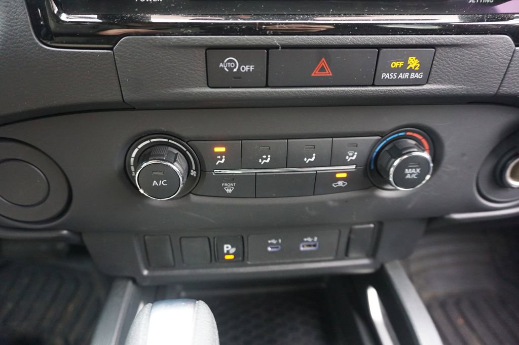Used 2024 Nissan Frontier SV w/ Technology Package image 12