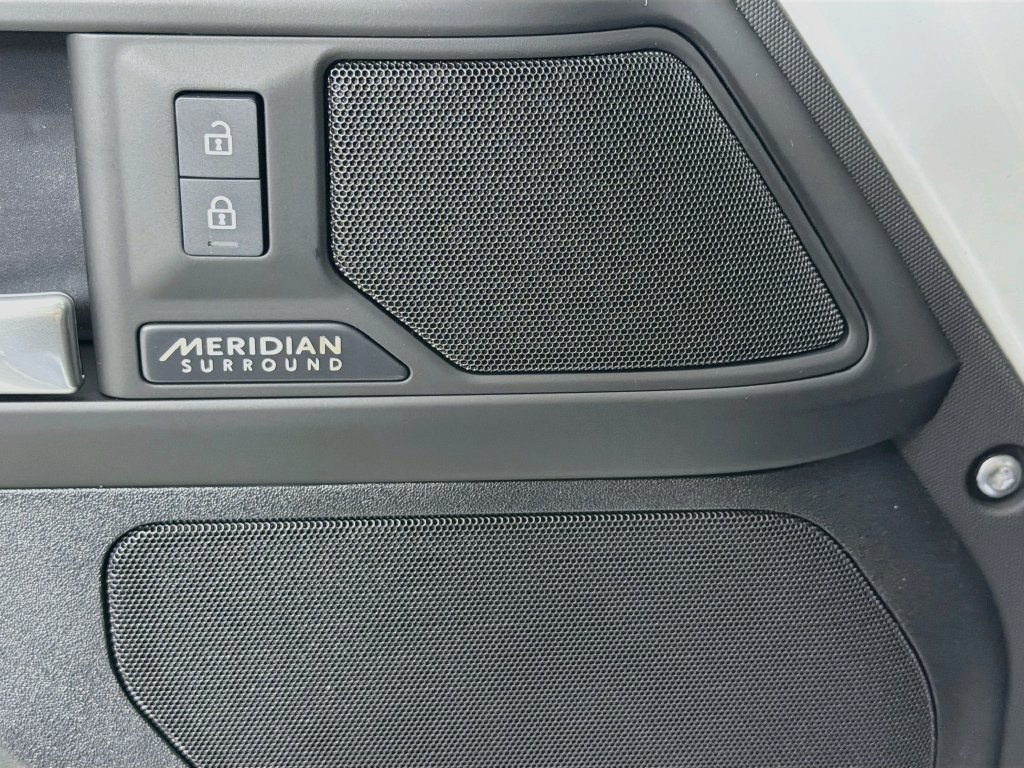 New 2026 Land Rover Defender 130 X-Dynamic SE AWD/4WD image 19