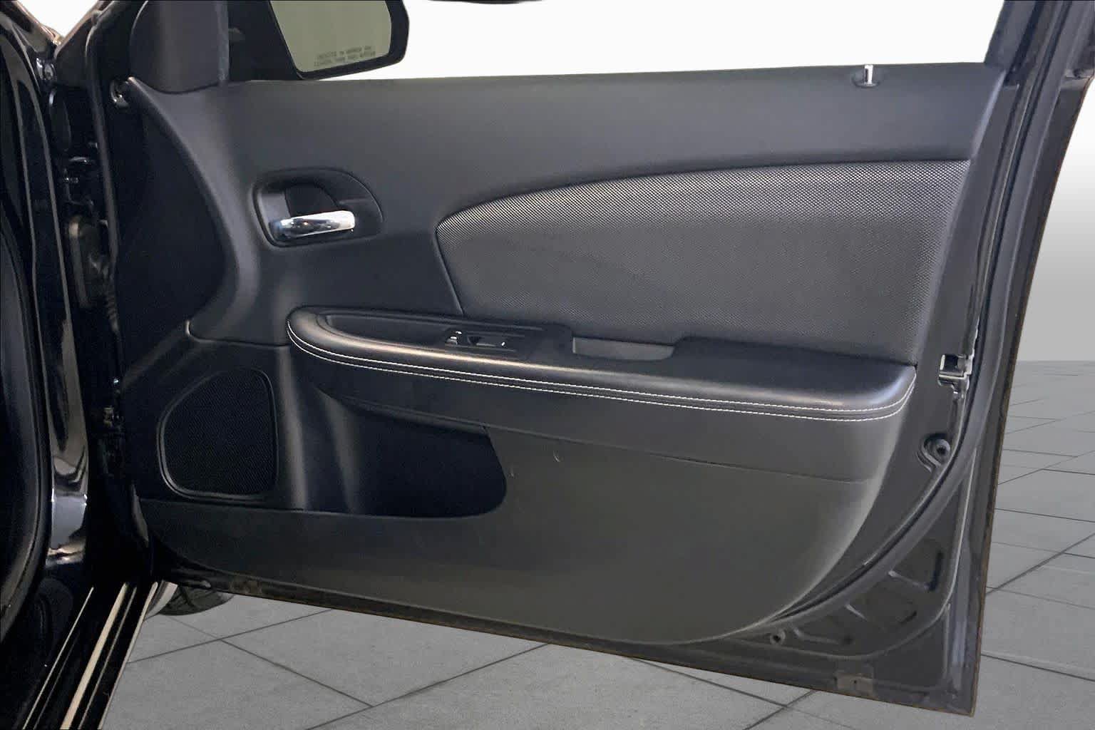 Used 2013 Dodge Avenger SE FWD image 21