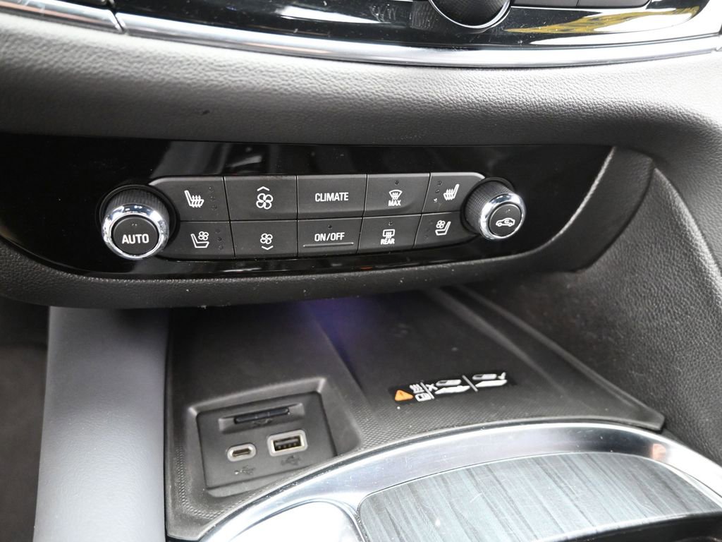 Used 2024 Buick Enclave Premium image 22