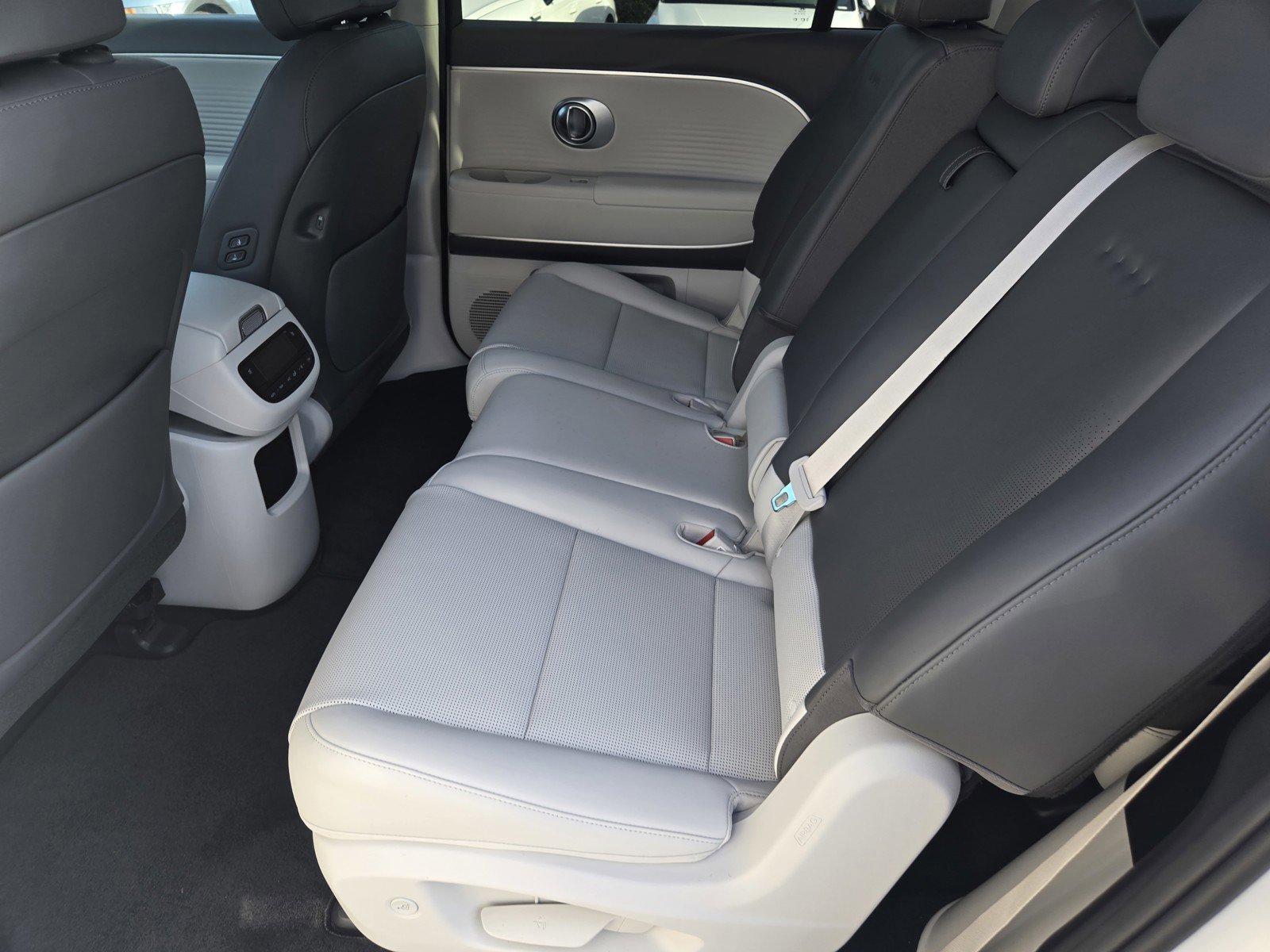 New 2026 Hyundai Ioniq 9 SEL image 15