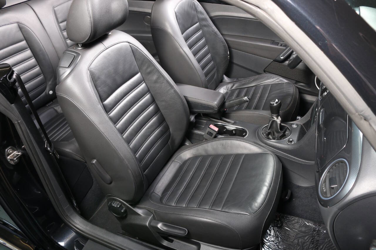 Used 2013 Volkswagen Beetle 2.0T image 32
