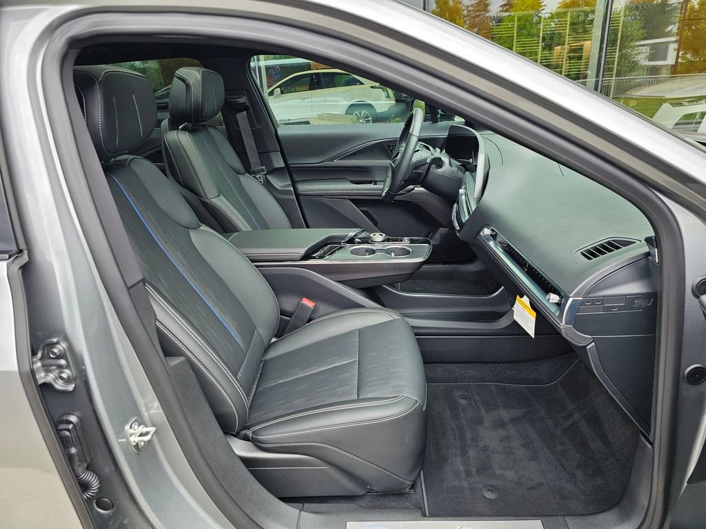 Used 2026 Cadillac Lyriq Sport AWD/4WD image 11