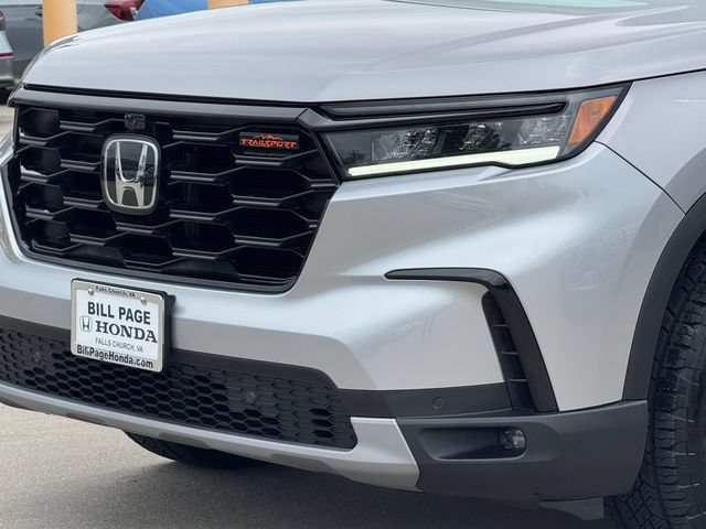 Certified 2025 Honda Pilot TrailSport image 3