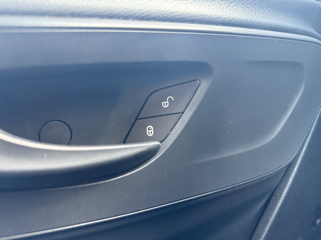 Used 2019 Freightliner Sprinter 2500 image 17