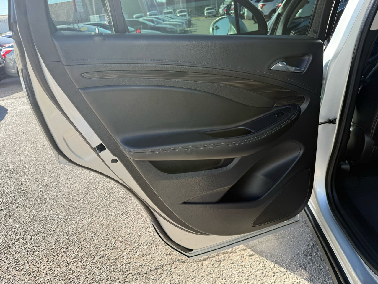 Used 2019 Buick Envision Essence image 18