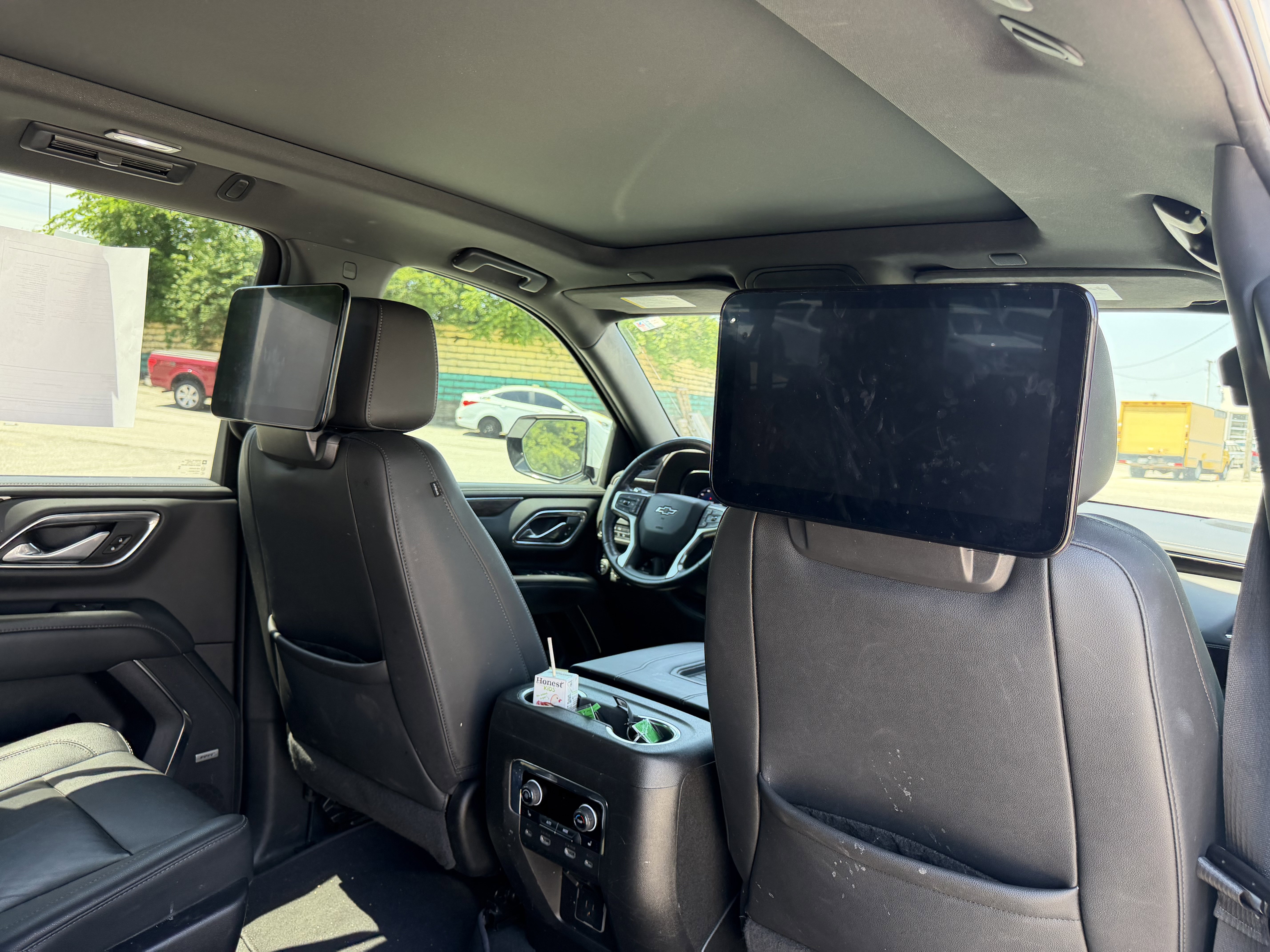 Used 2022 Chevrolet Suburban Z71 w/ Z71 Off-Road Package AWD/4WD image 11
