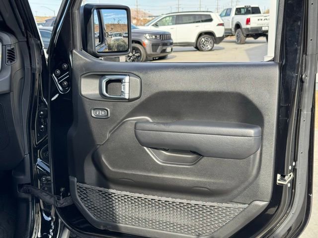 Used 2024 Jeep Wrangler Unlimited AWD/4WD image 32