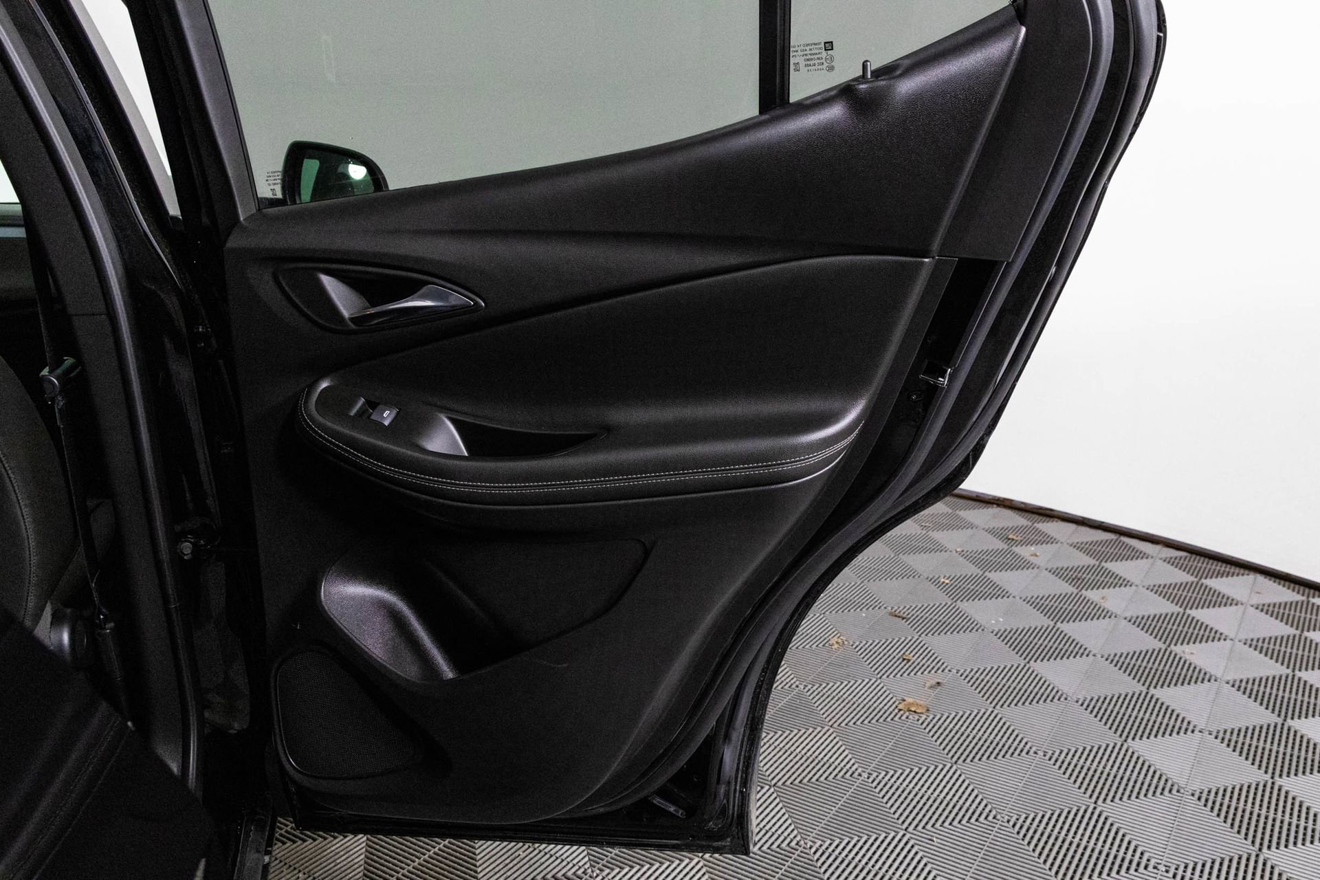 Used 2025 Buick Encore GX Preferred image 37