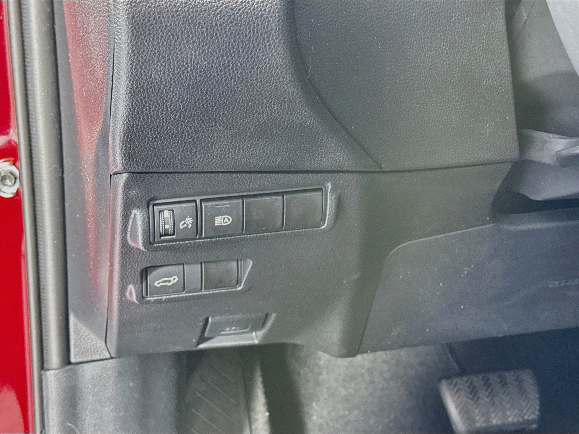 Used 2023 Toyota Corolla Cross XLE w/ Convenience Package FWD image 10