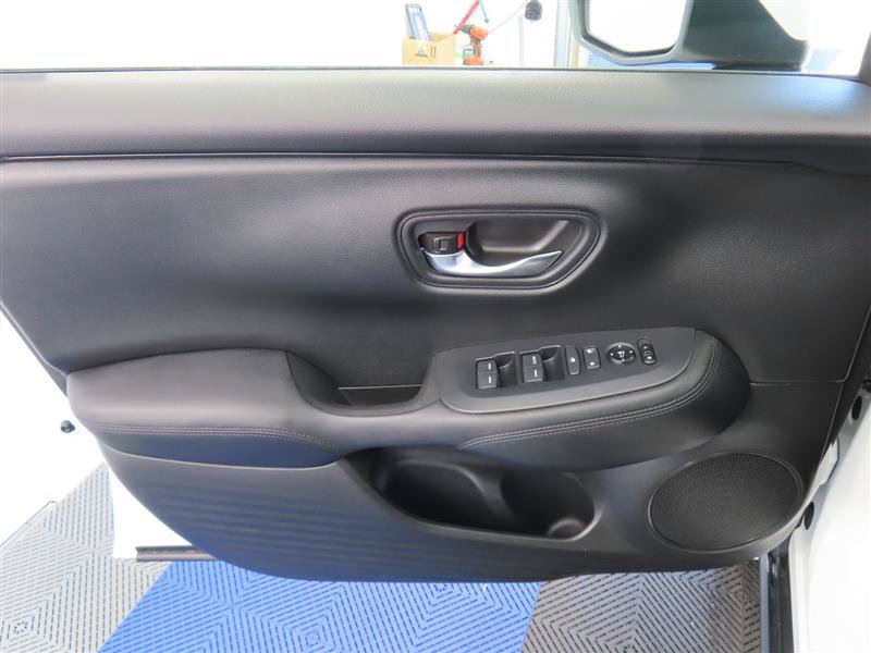 Used 2023 Honda HR-V LX image 15