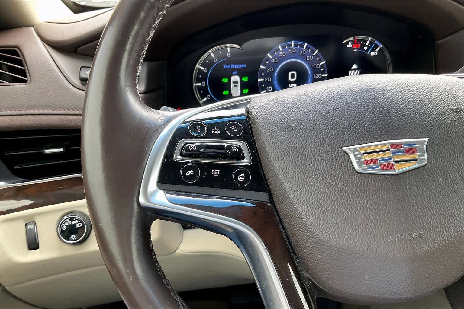 Used 2017 Cadillac Escalade Luxury image 23