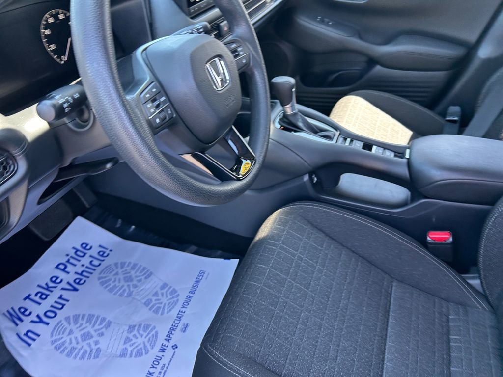 Used 2023 Honda HR-V LX image 9