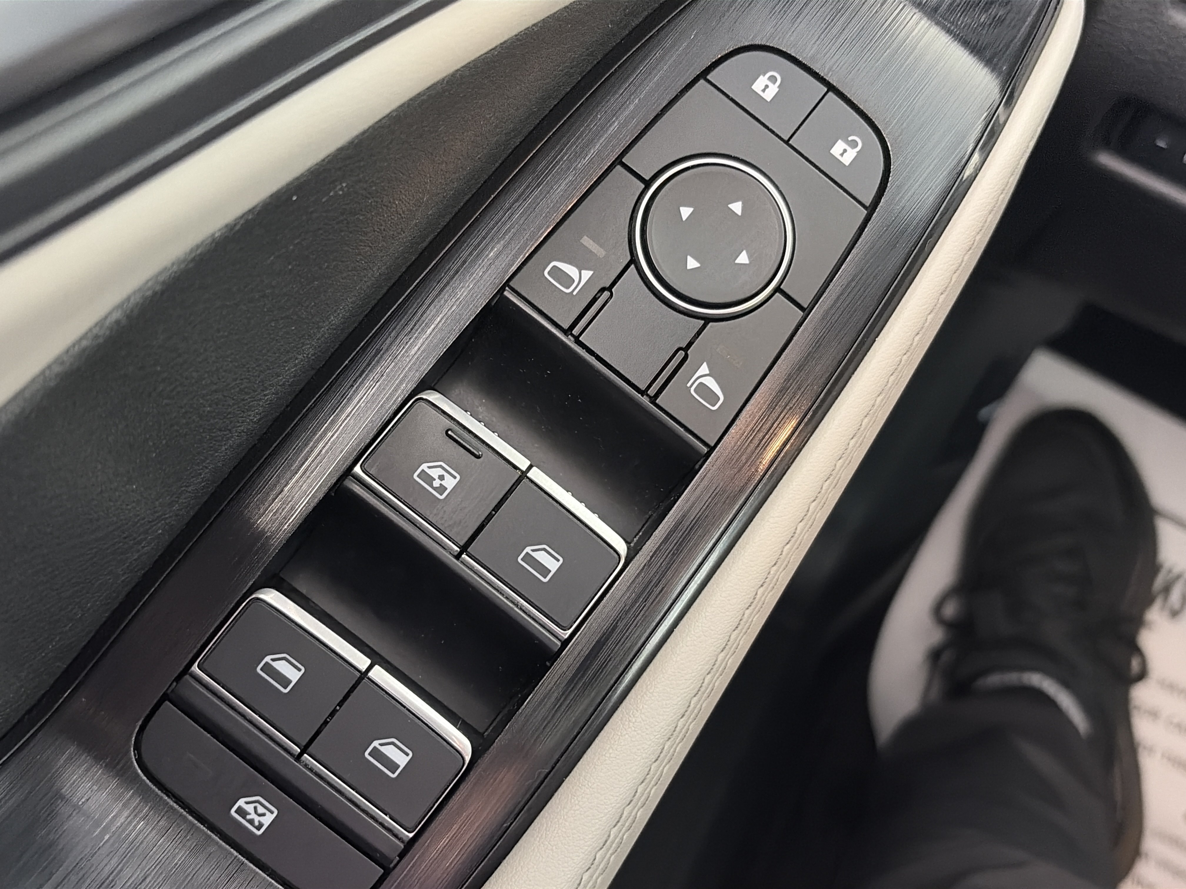 Certified 2023 Nissan Rogue SL AWD/4WD image 33