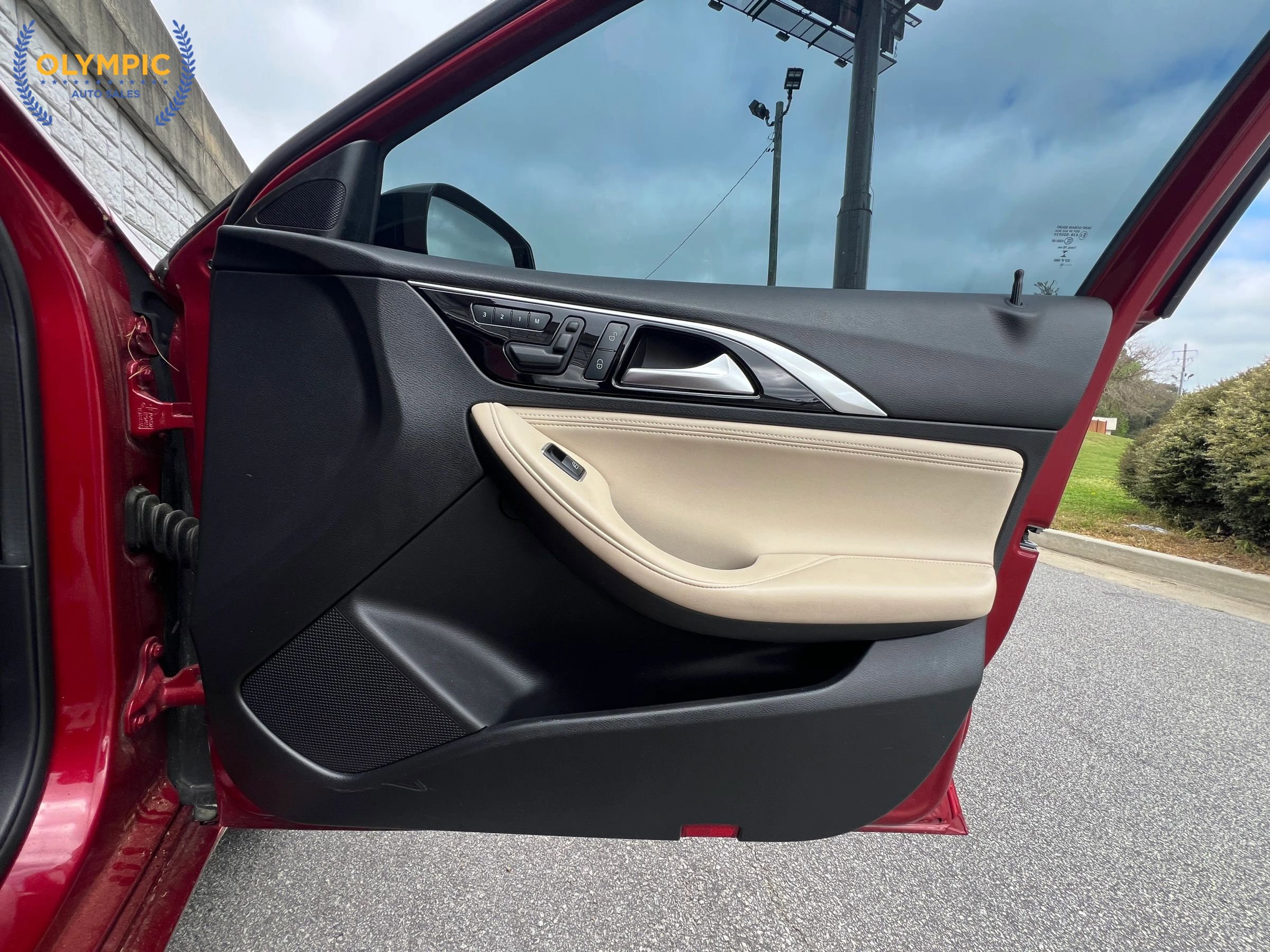 Used 2019 INFINITI QX30 image 41