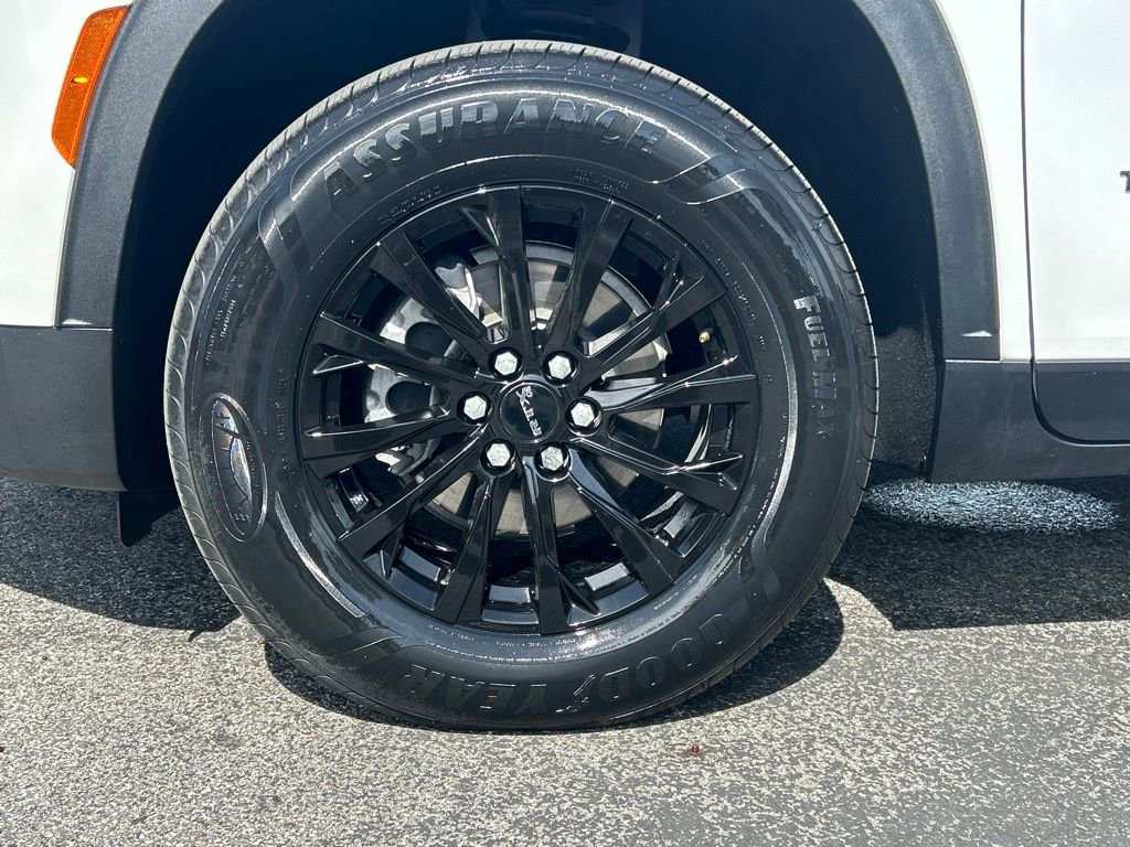 Used 2024 Chevrolet Traverse LT w/ Trailering Package FWD image 10