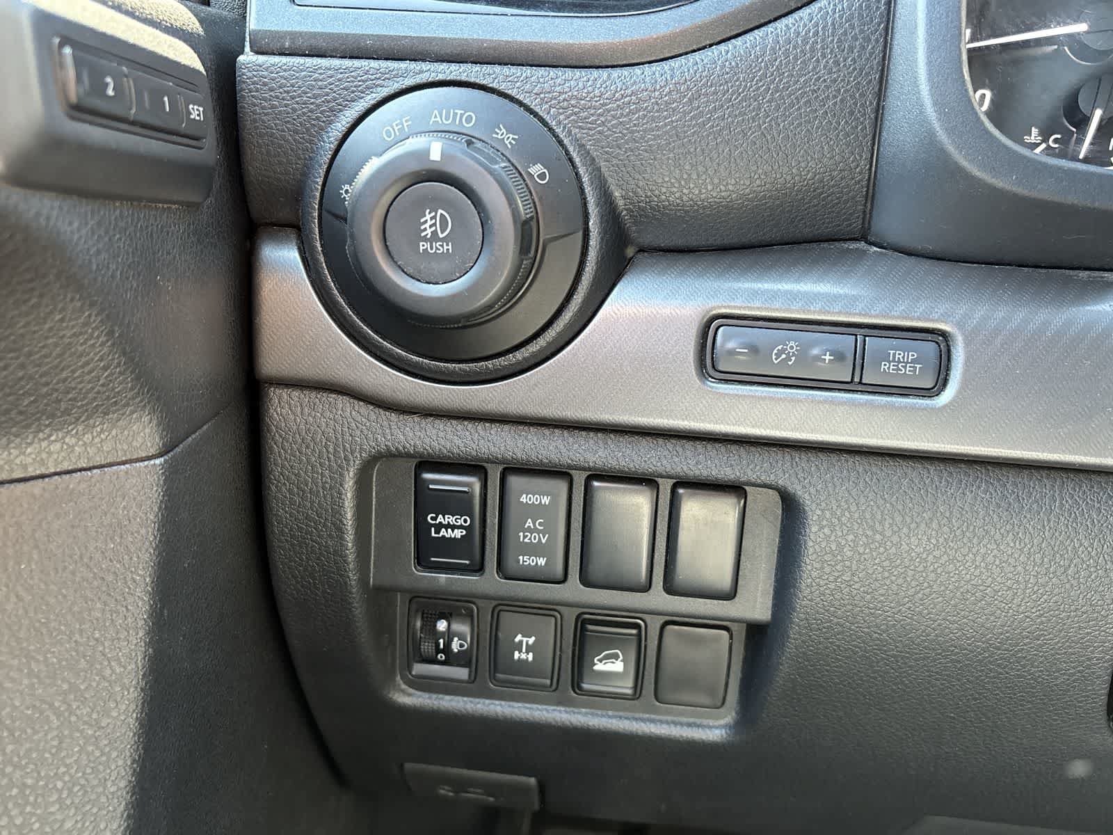 Used 2020 Nissan Titan PRO-4X w/ Pro-4x Convenience Package AWD/4WD image 8