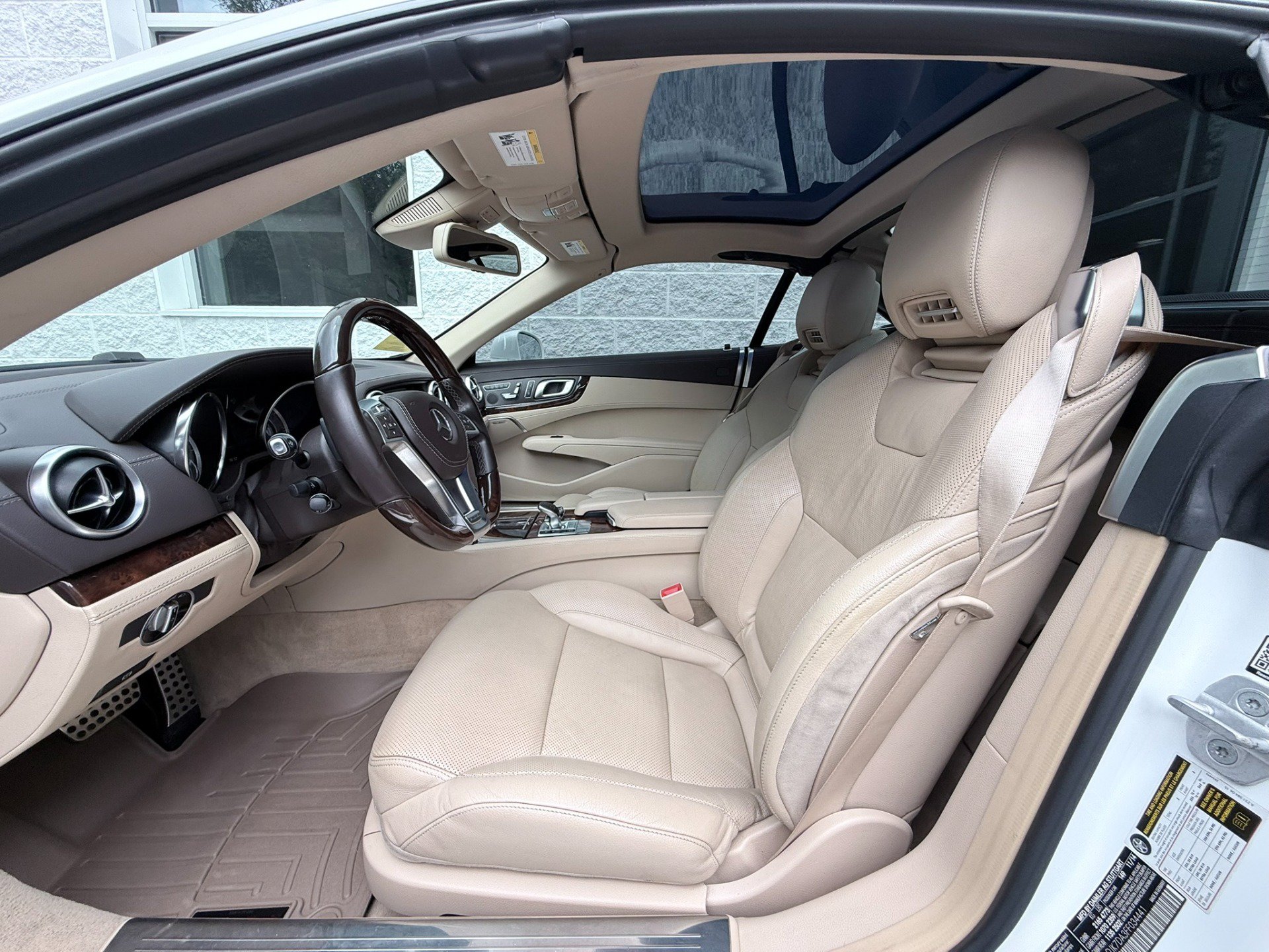 Used 2015 Mercedes-Benz SL 550 image 15