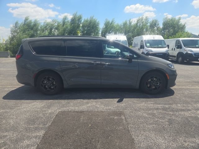 Used 2024 Chrysler Pacifica Premium FWD image 7
