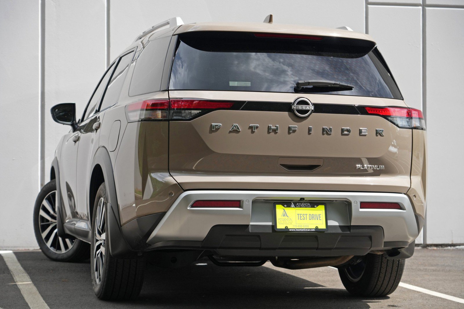 Used 2024 Nissan Pathfinder Platinum FWD image 5