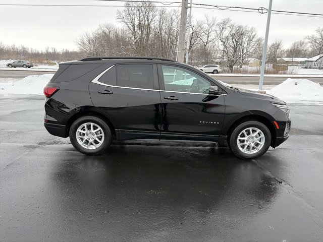 Used 2022 Chevrolet Equinox LT image 2