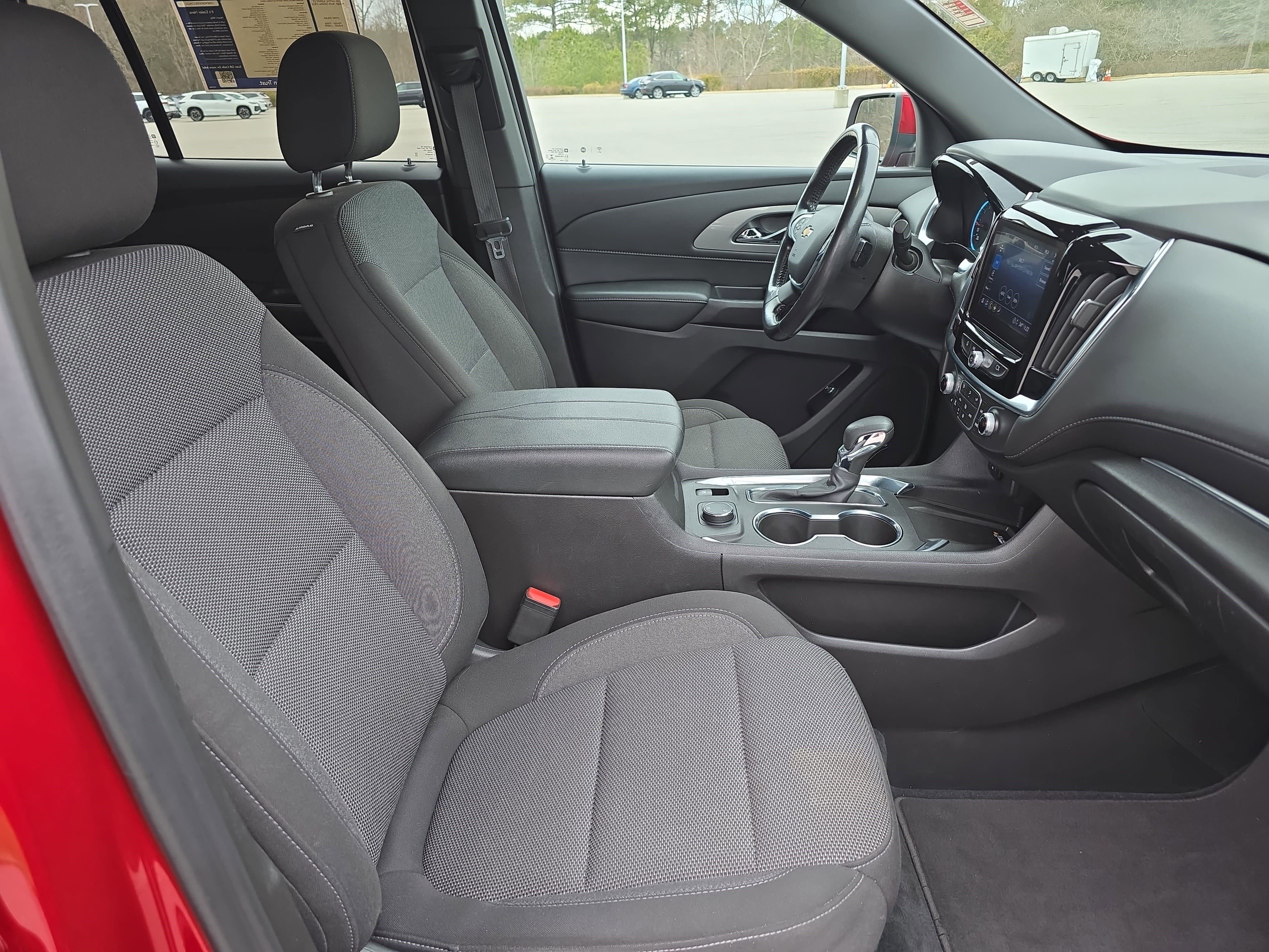 Used 2022 Chevrolet Traverse LT image 10