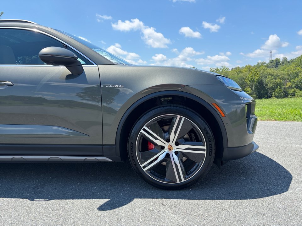 New 2026 Porsche Macan 4S Electric AWD/4WD image 11