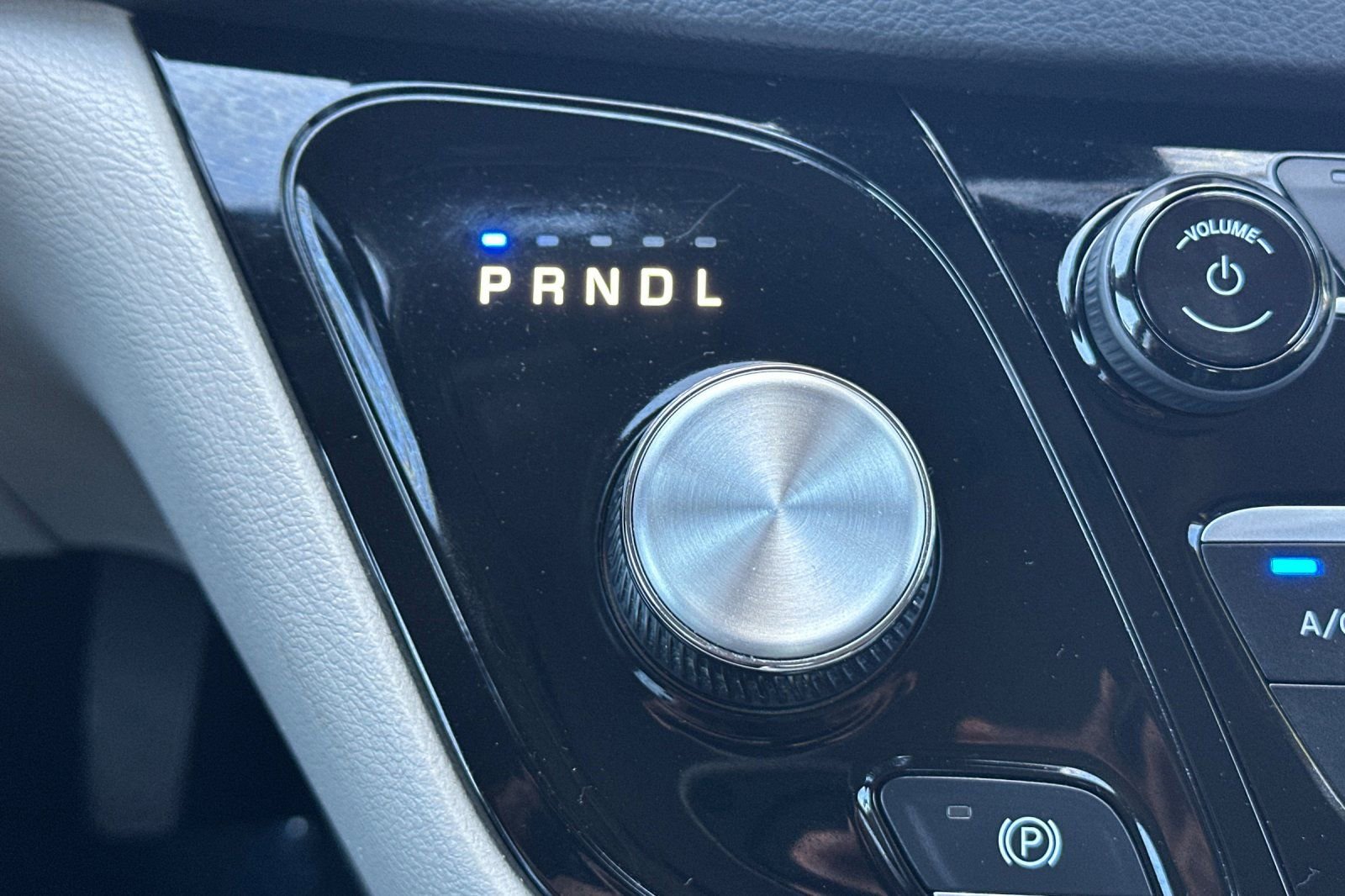 Used 2023 Chrysler Pacifica Touring-L image 21