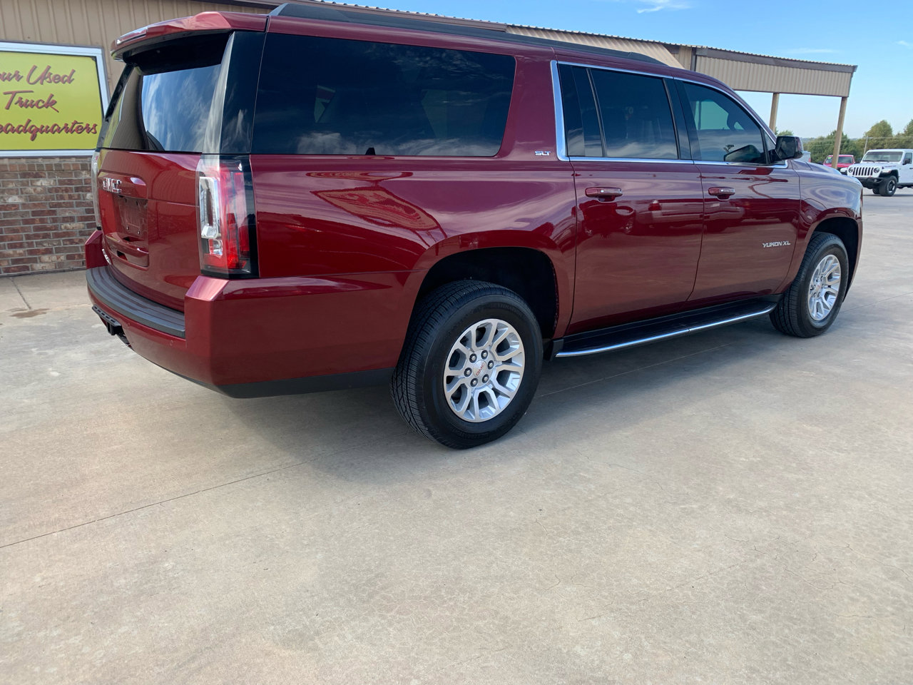 Used 2020 GMC Yukon XL SLT image 2