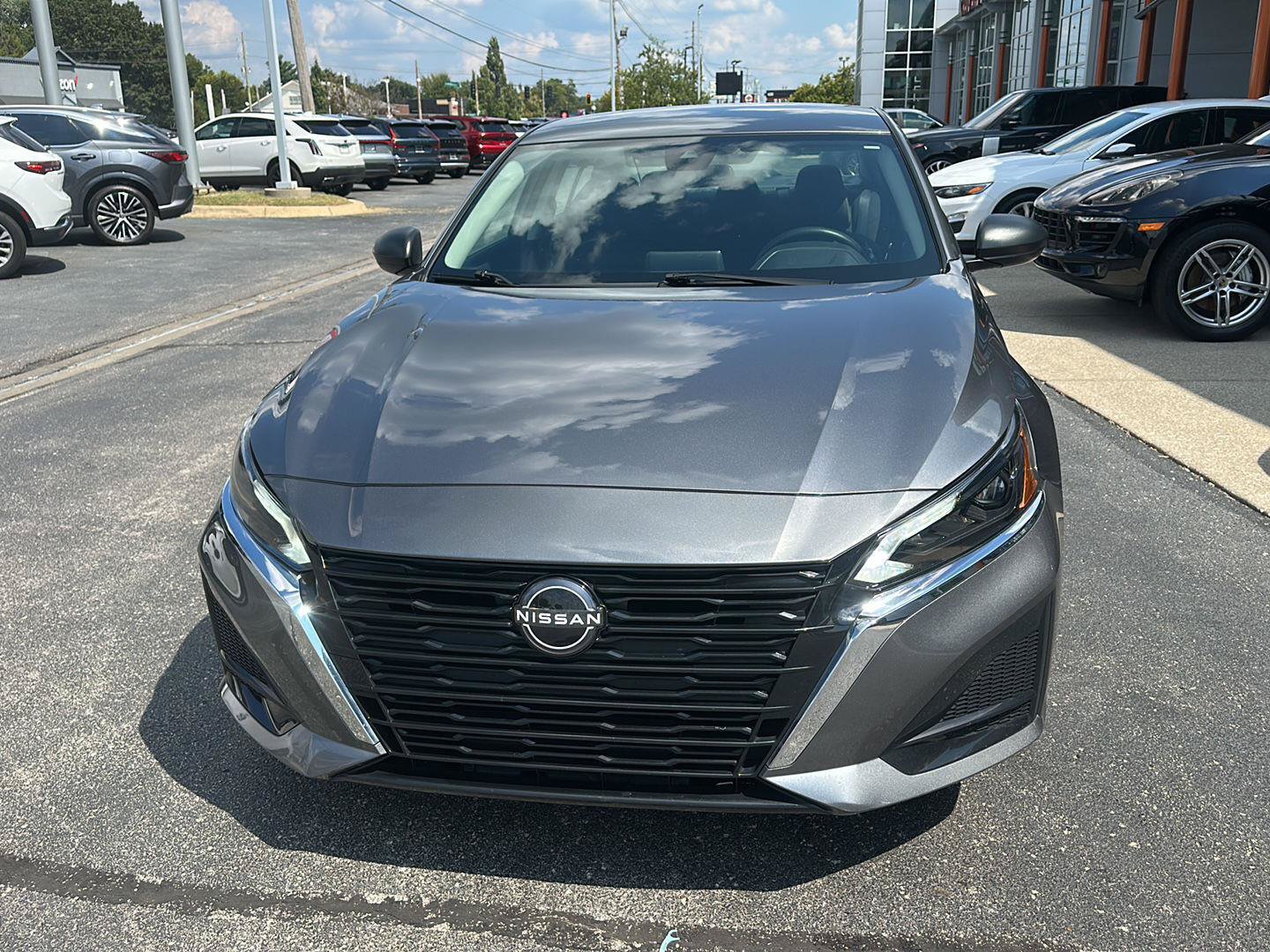 Used 2025 Nissan Altima 2.5 SV FWD image 7