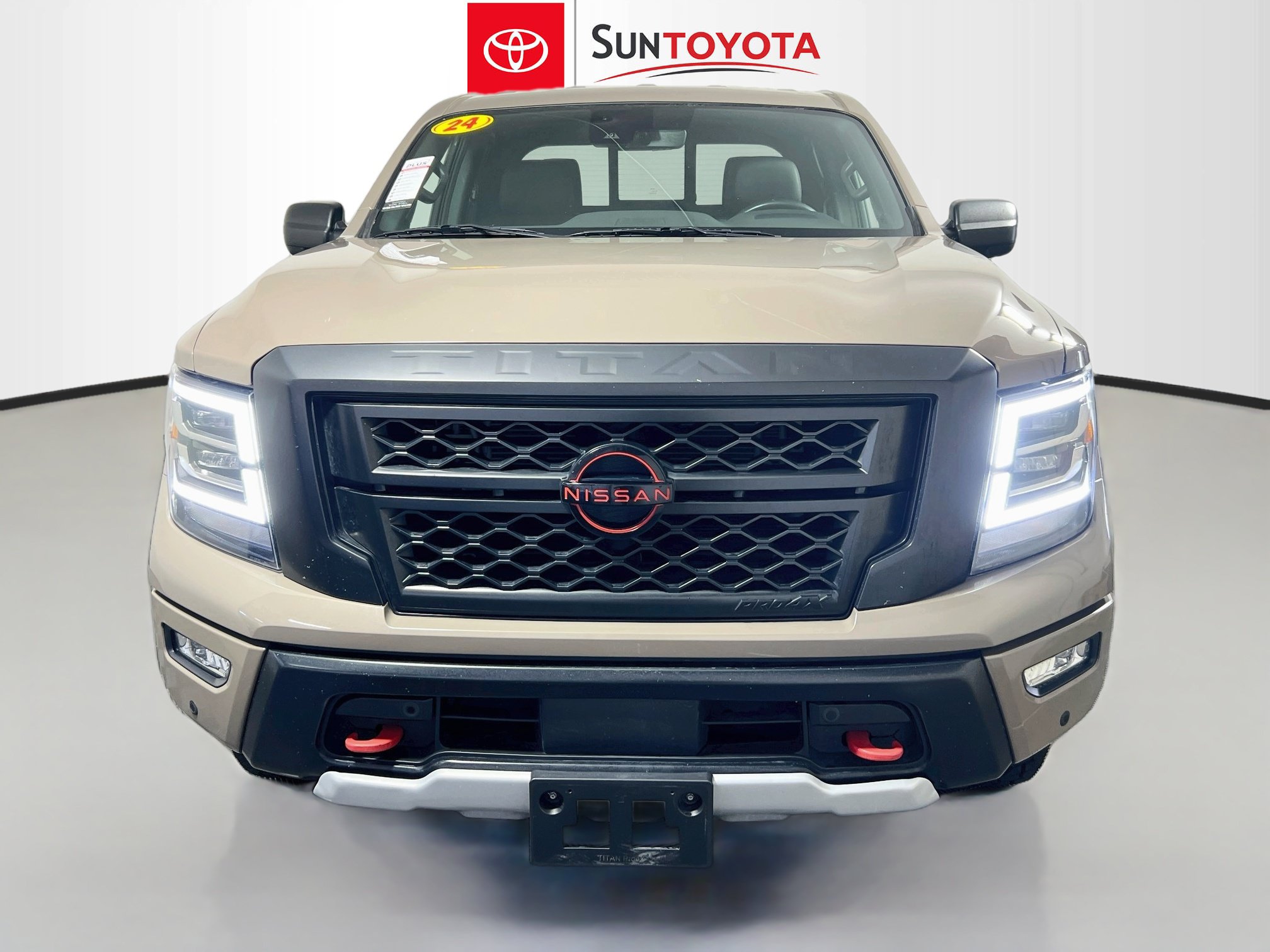 Used 2024 Nissan Titan PRO-4X w/ Pro-4x Utility Package AWD/4WD image 10