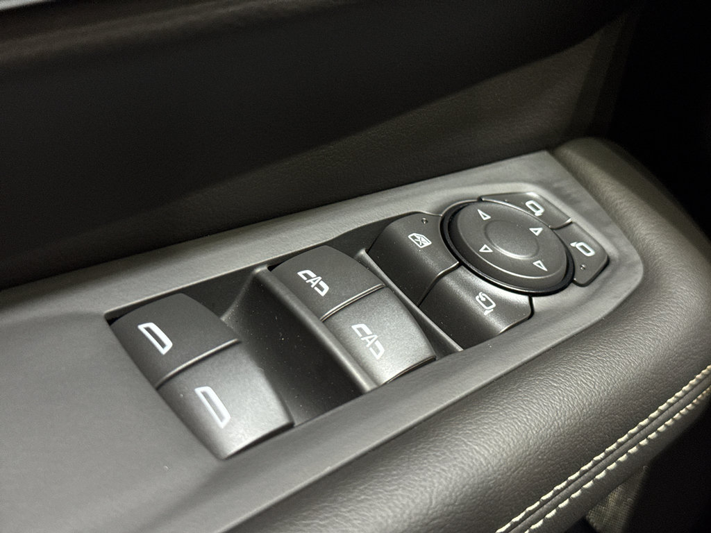 Used 2025 GMC Yukon XL Elevation w/ LPO, Elevation Black Package image 37