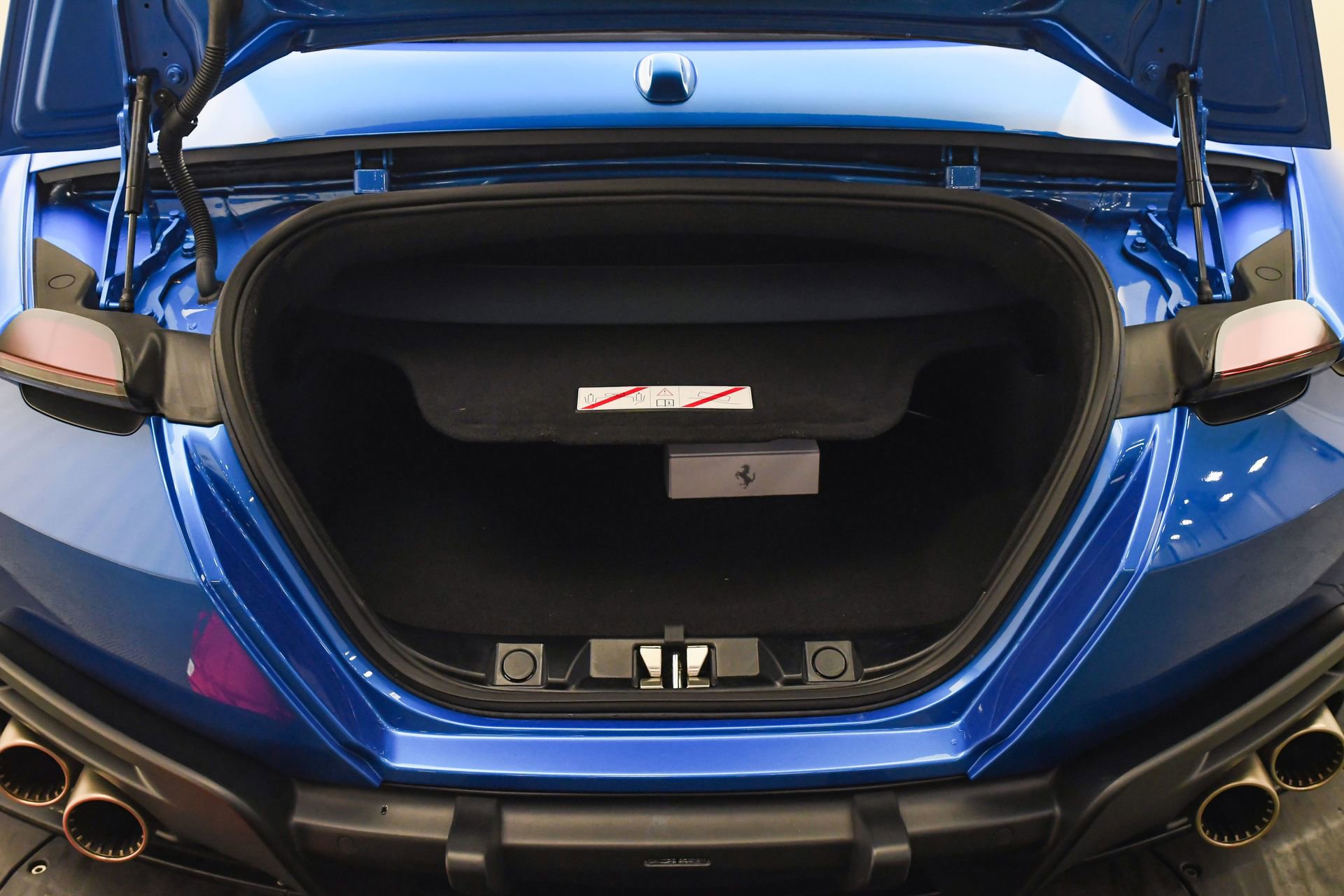 Used 2025 Ferrari Roma Spider image 8