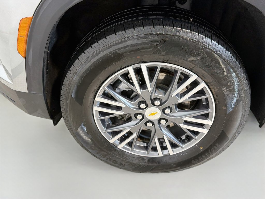 Used 2025 Chevrolet Traverse LT AWD/4WD image 33
