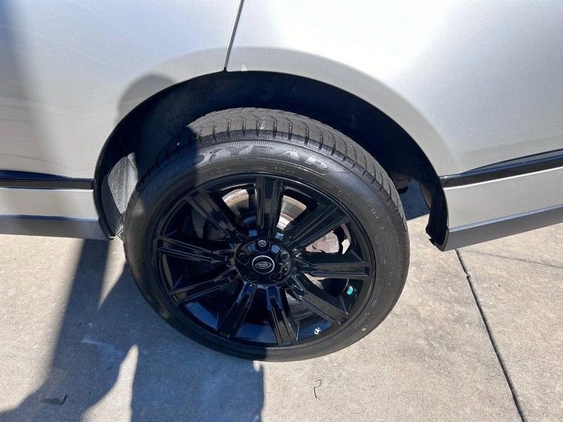 Used 2017 Land Rover Range Rover HSE image 9