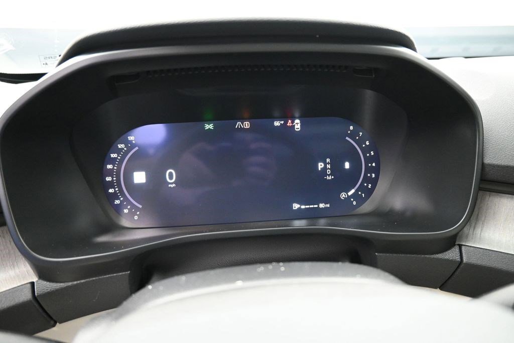 Used 2025 Volvo XC40 B5 Plus AWD/4WD image 17