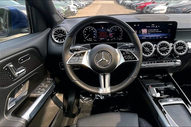 Used 2026 Mercedes-Benz GLB 250 4MATIC image 4